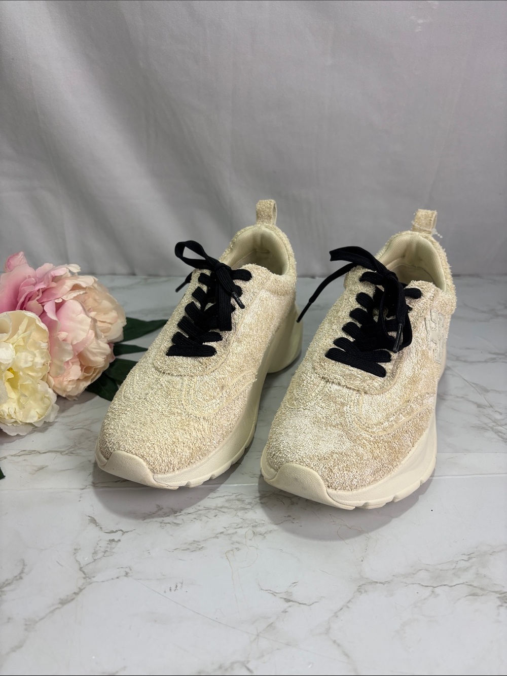 Tory Burch Good Luck Trainers in neutral ivory suede womens size 7.5 EUC